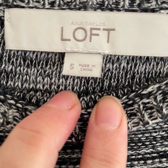 LOFT Ann Taylor Womens  Long Sleeve Black And White Sweater Woven Stripe Size S - Picture 2 of 3